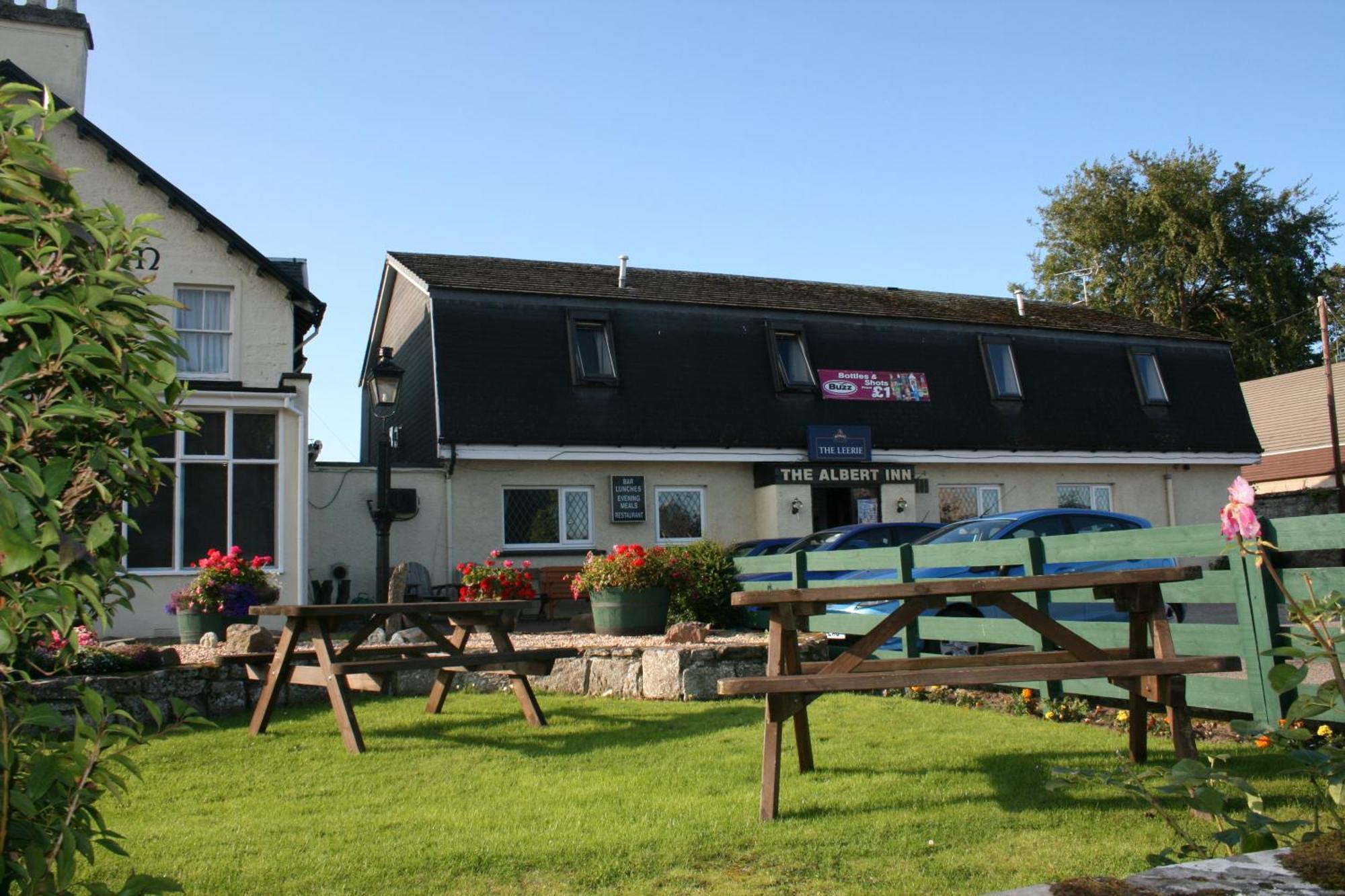 The Albert Inn 네언 외부 사진