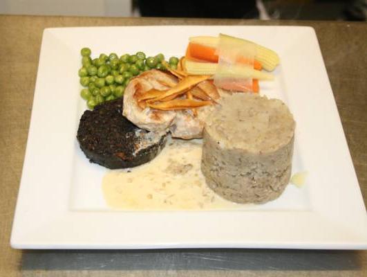 The Albert Inn 네언 외부 사진